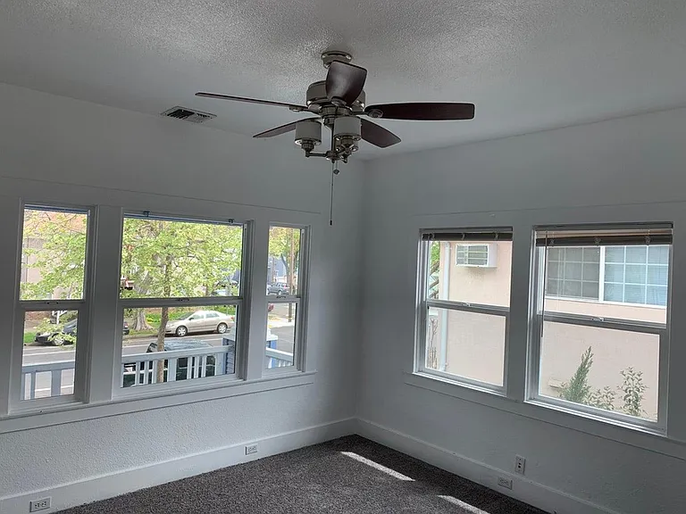 3146 2nd Ave #UPSTAIRS — Photo 11