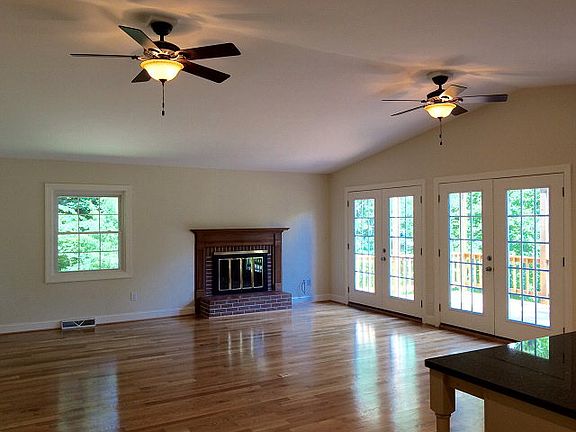 2nd image of 200 Wedgewood Ln