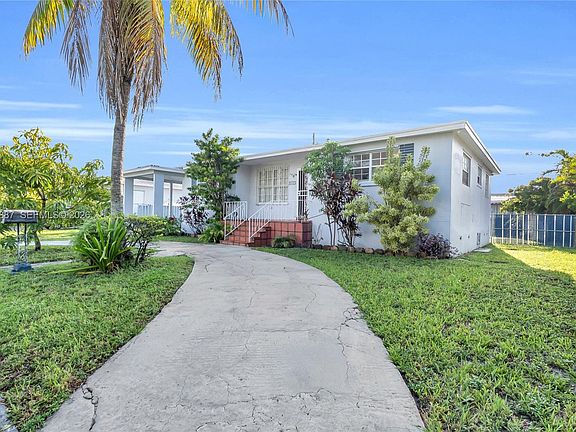 3rd image of 2025 SW 82nd Ct