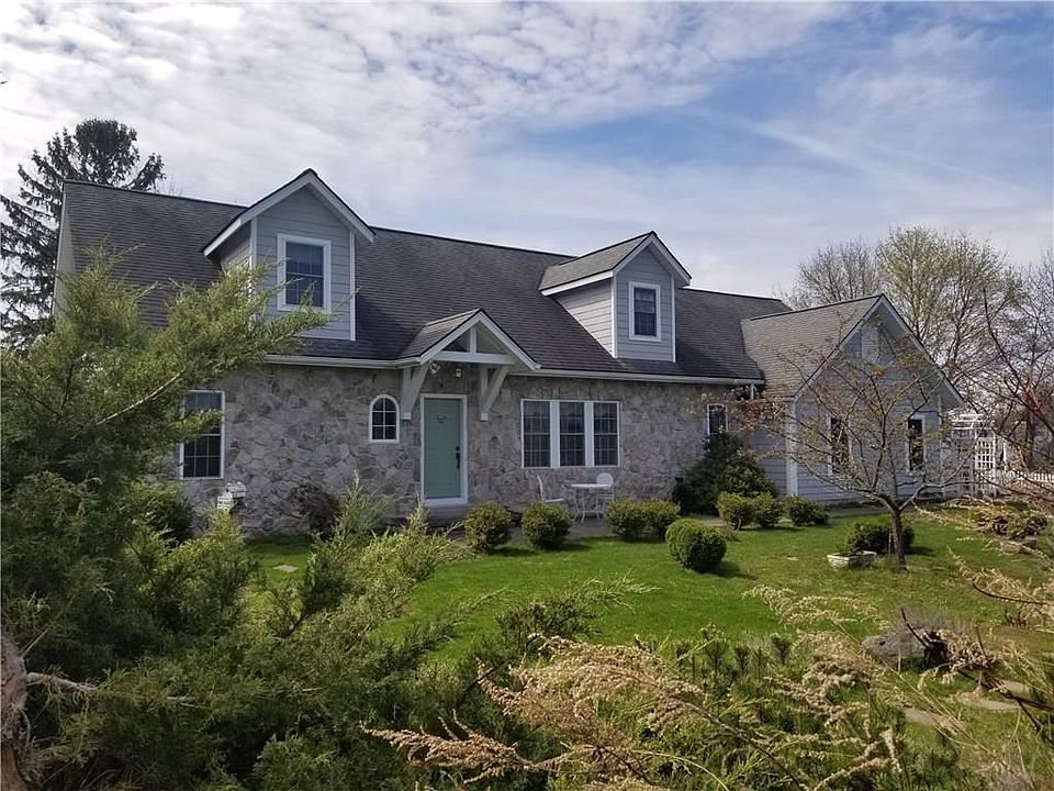 1st image of 11 Knobb Hill Dr