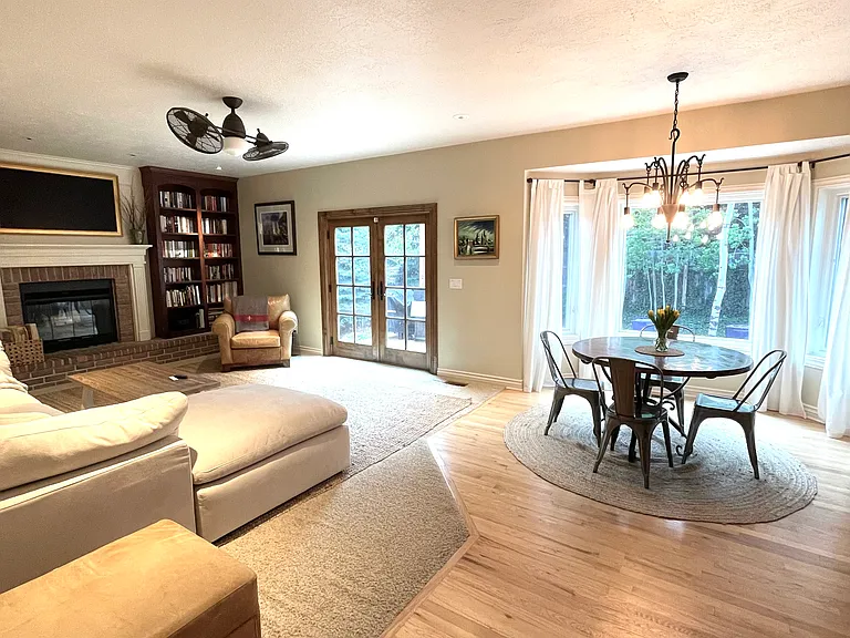 Kitchen Nook bay window & Family Room-French doors lead to back deck