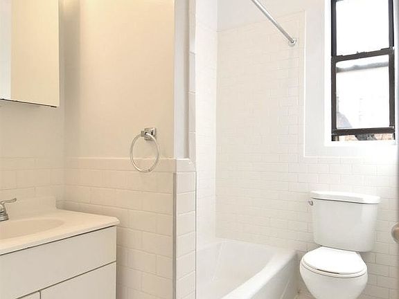 5th image of 4848 Broadway #D2