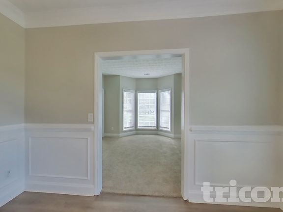 3rd image of 417 Carrie Ct