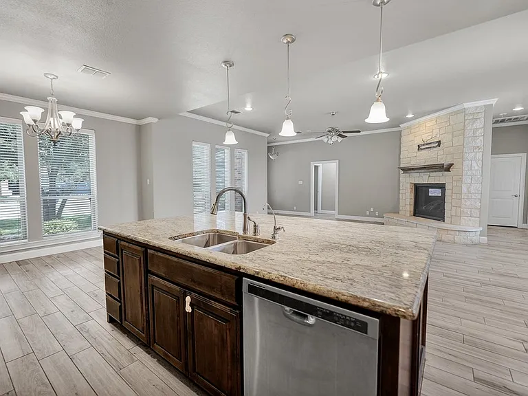 5907 Frio Dr — Photo 8