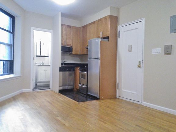 3rd image of 462 Amsterdam Ave APT 3S