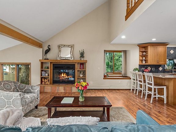 5th image of 33 Mountain Ct