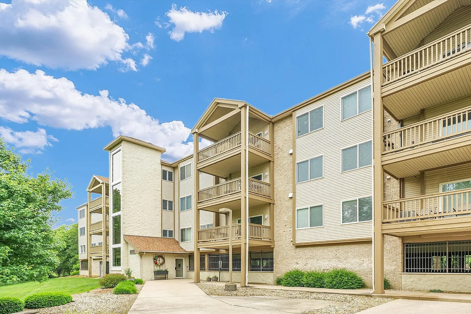 3801 Clubhouse Dr APT 206 photo 1