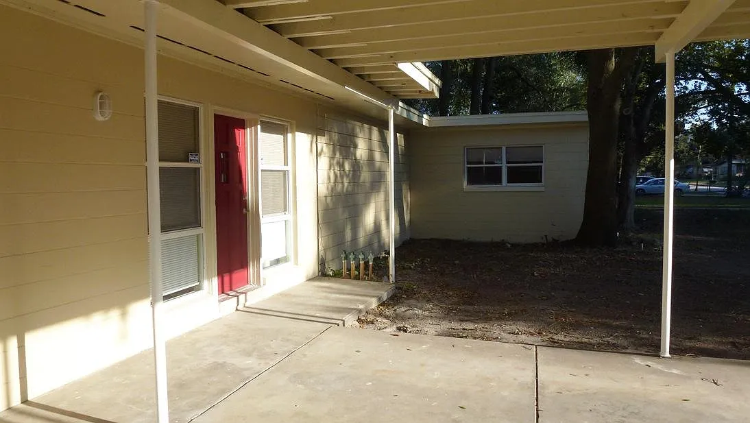 4 bed, 1884 sqft, $2,085 — Photo 3