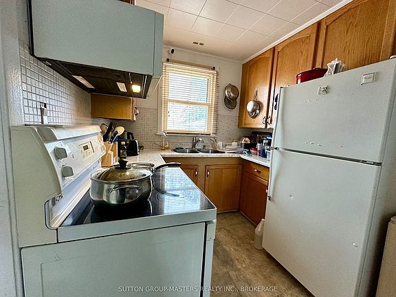 5th image of 1668 Victoria St #1666