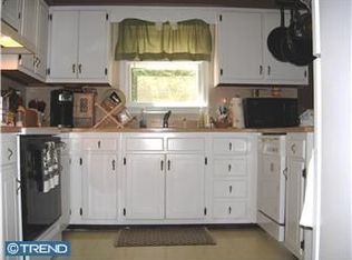 1091 Edgewood Dr, Pottstown, PA 19464
