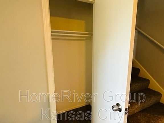 5th image of 408 N Downey Ave