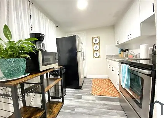 3 bed, 5250 sqft, $2,890 — Photo 2