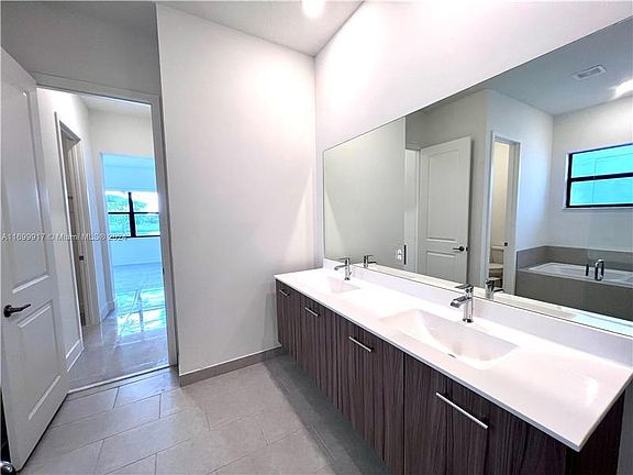 4th image of 17406 Sw #41STREET