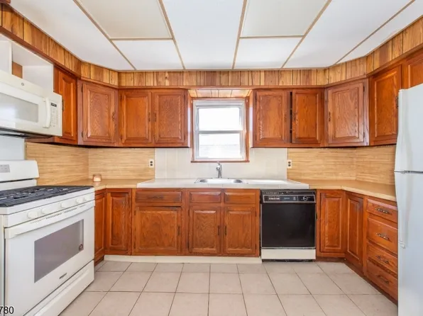 18 Pulaski St #2, Bloomfield, NJ 07003