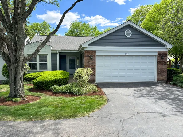 961 Adare Dr, Wheaton, IL 60189