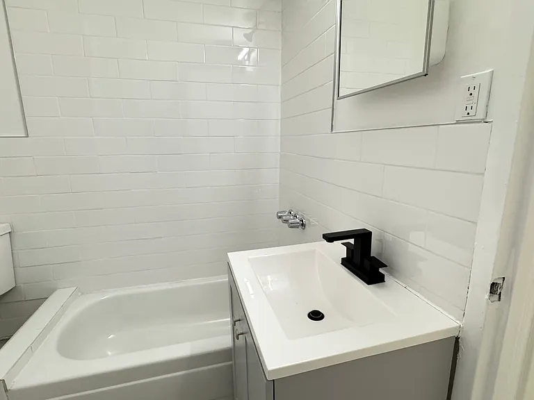 695 10th Ave #3RN — Photo 5