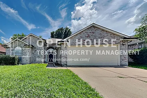 2222 Edinburgh St Photo 1