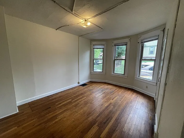 221 E 9th St — Photo 10