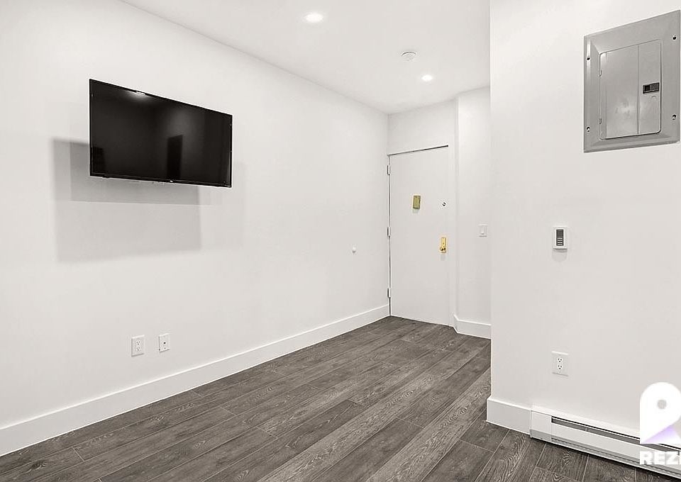 1st image of 65 Seaman Ave APT 3G