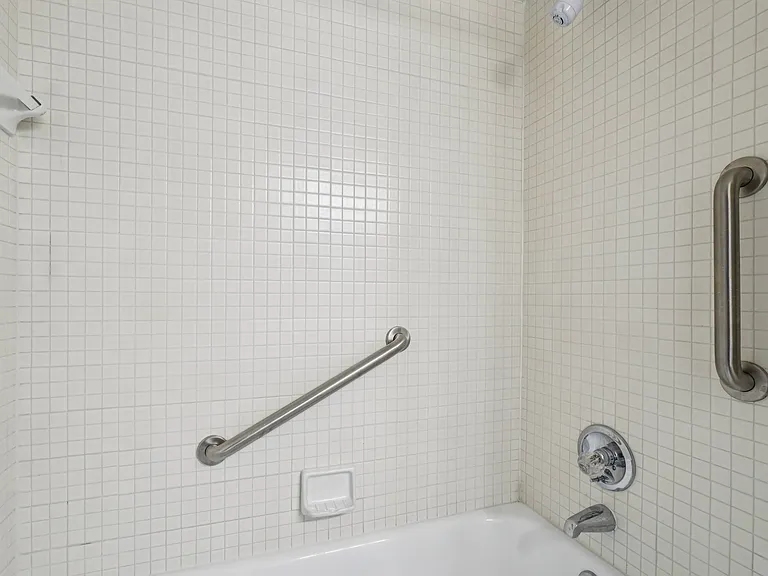 Claymoor Luxury Apartments — Photo 25