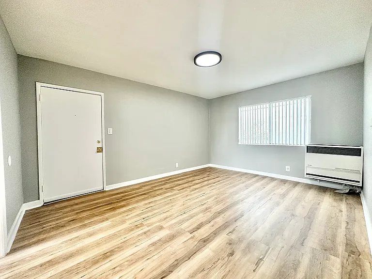826 W Colden Ave #4 — Photo 2