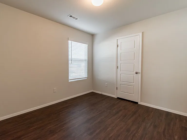 207 Pecan St — Photo 13