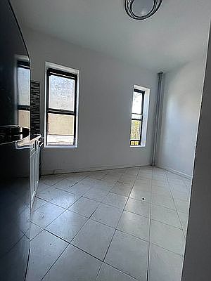 1st image of 524 E 22nd St #4R