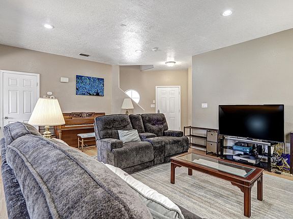 2nd image of 7516 Peregrine Rd NE
