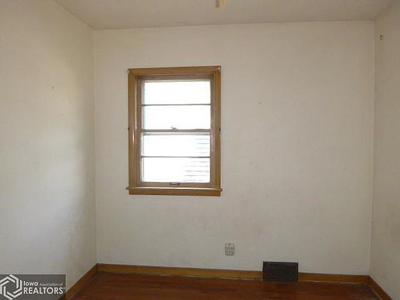 5th image of 211 Dillaway St
