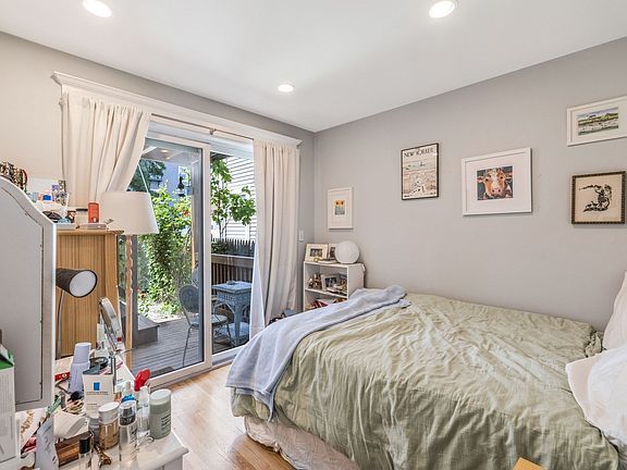 4th image of 129 M St #1