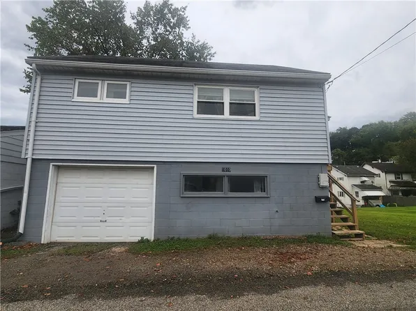 1010 1/2 Wallace St, Vandergrift, PA 15690