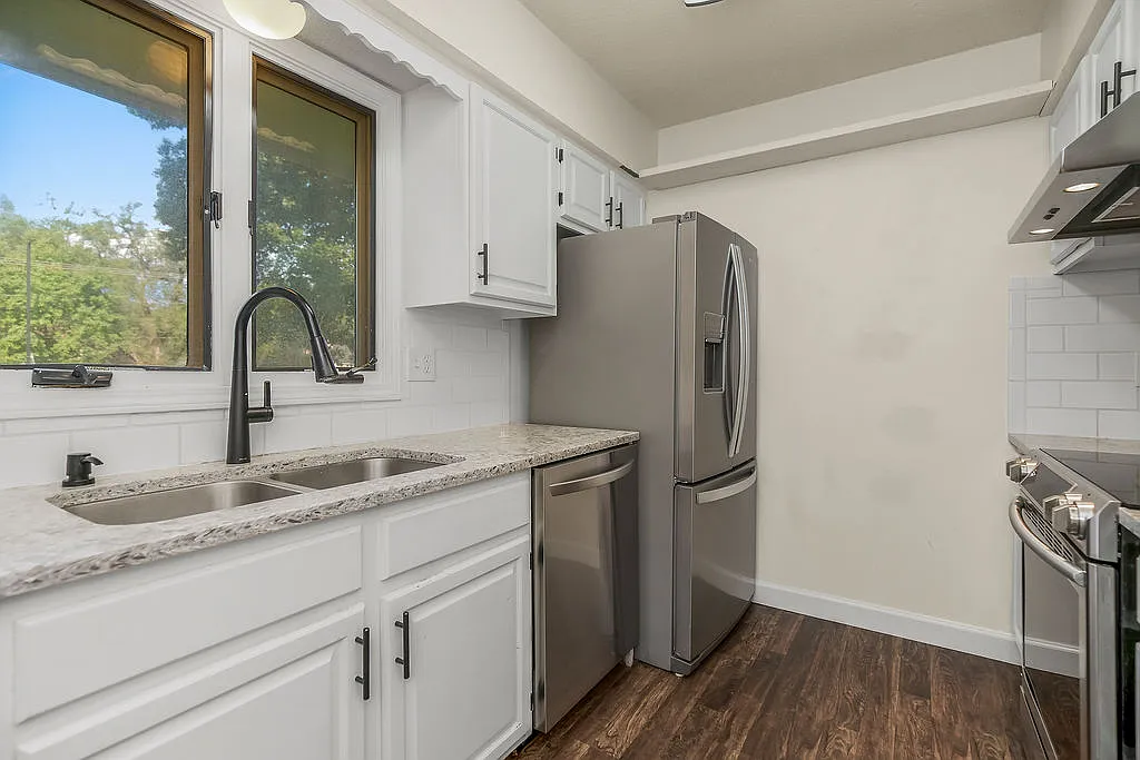 3 bed, 1592 sqft, $2,900 — Photo 2