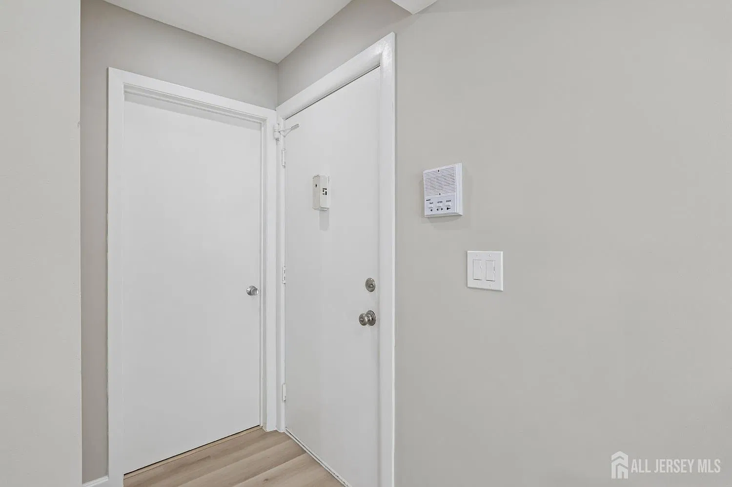 2 bed, 936 sqft, $2,500 — Photo 3