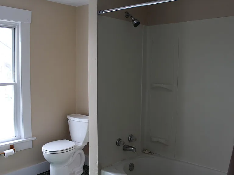 1615 Royal Ave NE — Photo 9