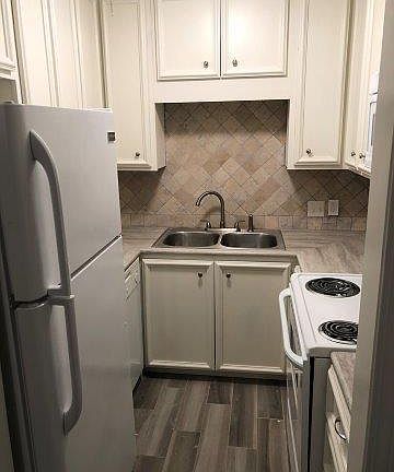3rd image of 821 Hardy Springs Cir APT A