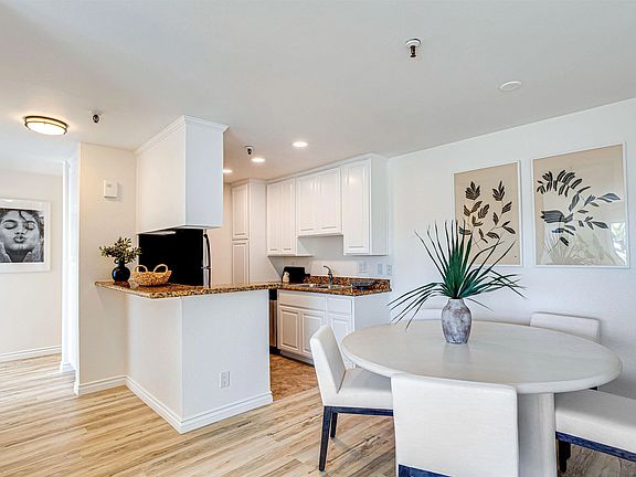 5th image of 4015 Crown Point Dr Unit 106