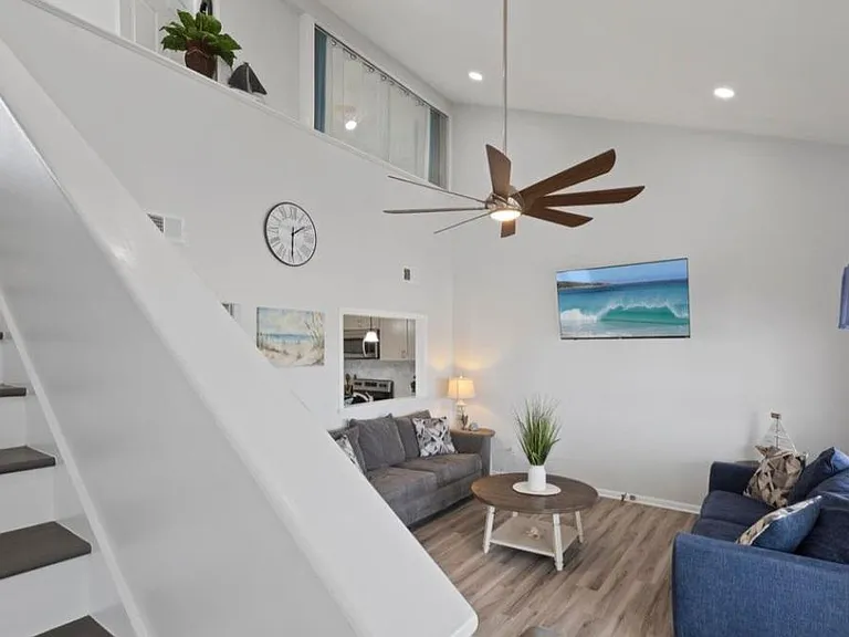 219 Seashore Dr #219 — Photo 1
