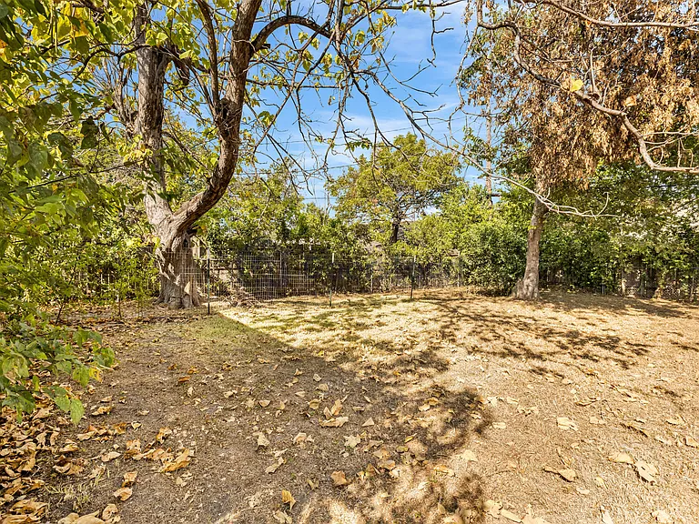 8507 Contour Dr — Photo 30