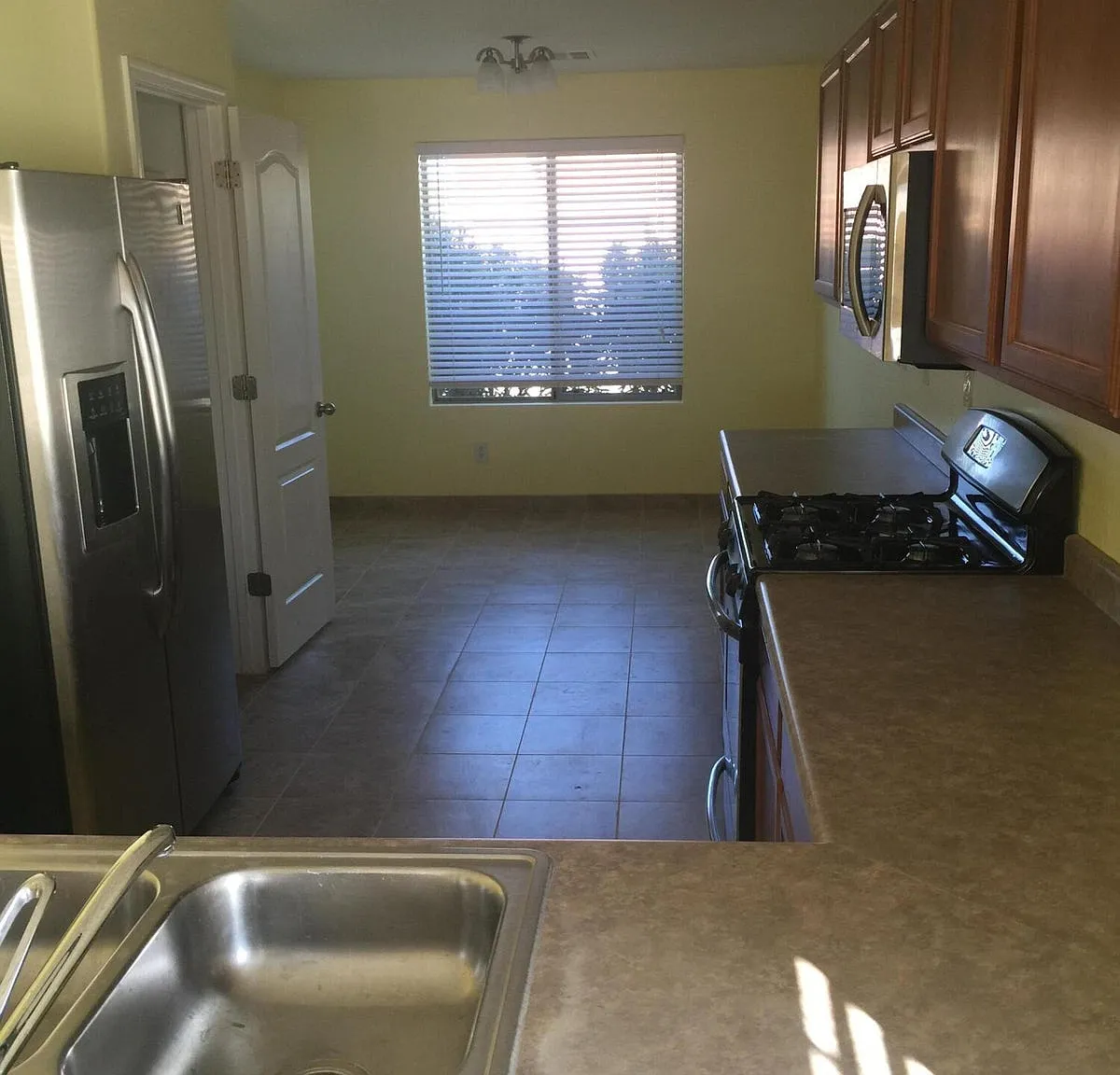 3 bed, 1754 sqft, $1,800 — Photo 2