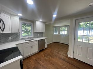 262 Vernon Valley Rd, Northport, NY 11768