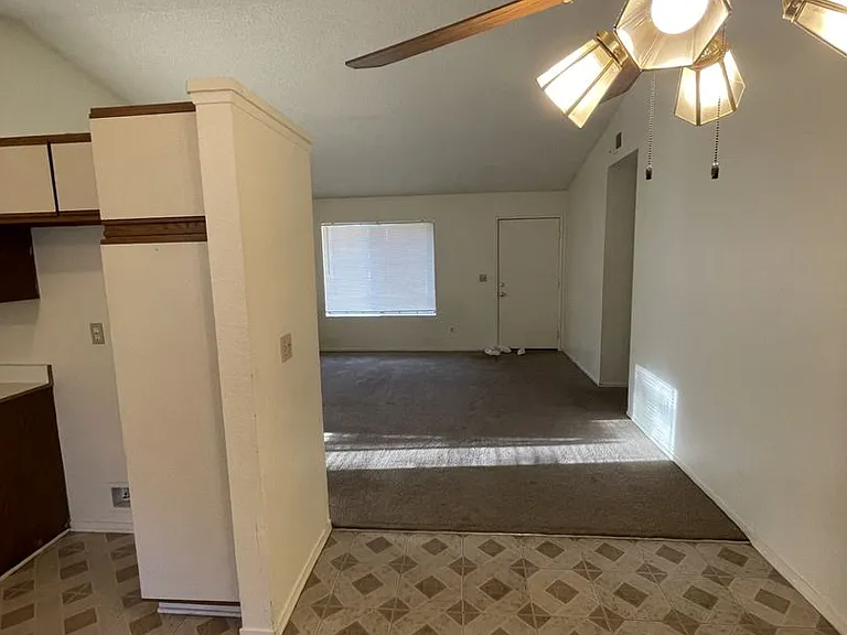 204 Meadowbrook Ct — Photo 8