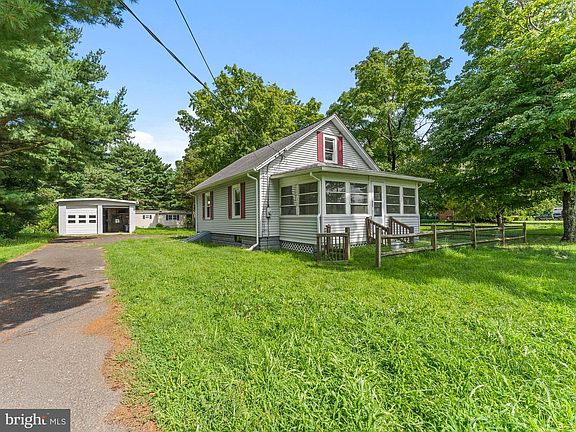 4th image of 462 Main Rd