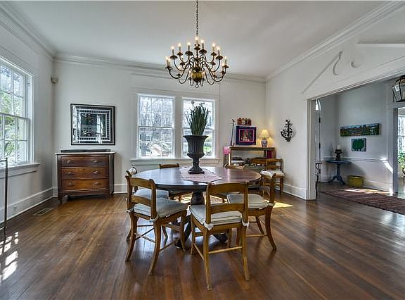 5th image of 1900 Blair Blvd