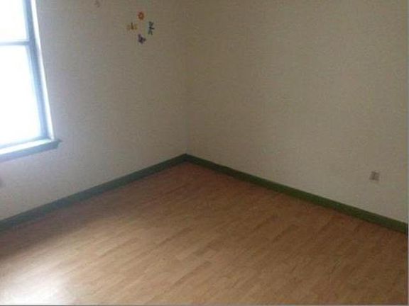 5th image of 404 Boston St NE