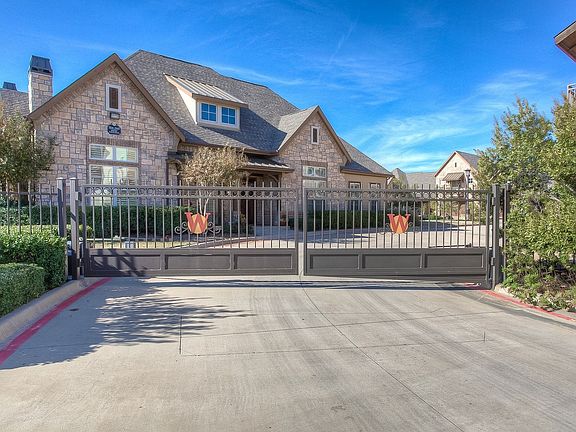 3rd image of 300 Watermere Dr