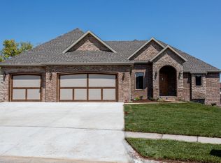 3325 E Chattanooga Ct, Springfield, MO 65804