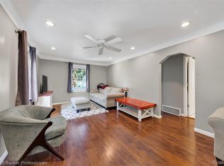 5300 Clinton River Dr, Waterford, MI 48327