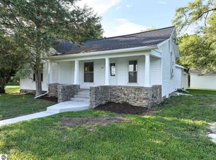 9364 W Buchanan Rd, Sumner, MI 48889