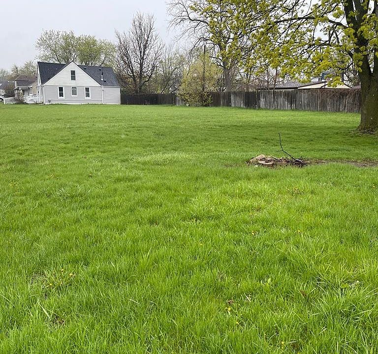 2nd image of 25185 Lawn St