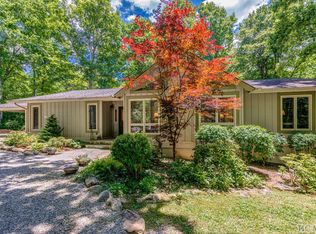 94 Round Hill Rd, Sapphire, NC 28774